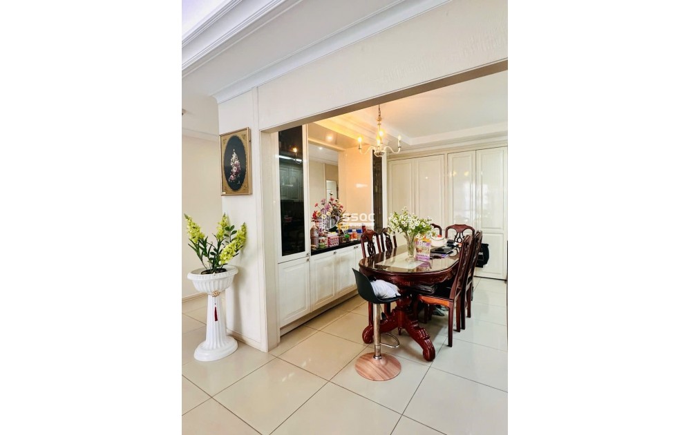 Bán căn hộ 3PN Imperia DT 131m2 Full nội thất giá 10.5 tỷ all in