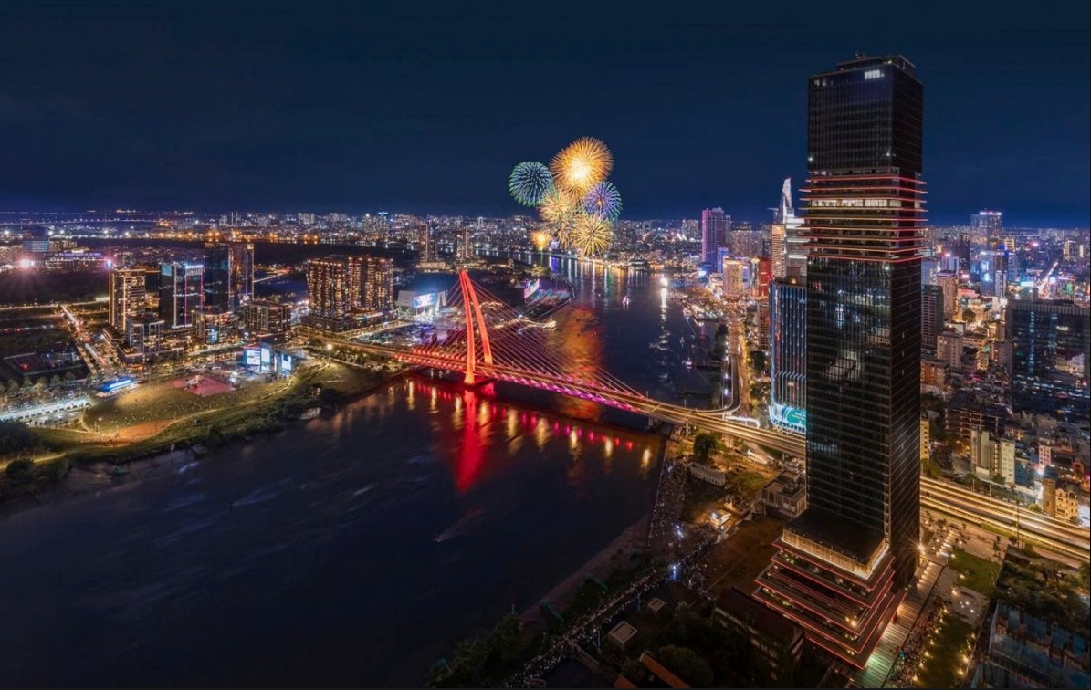 Tòa nhà Saigon Marina IFC lung linh về đêm