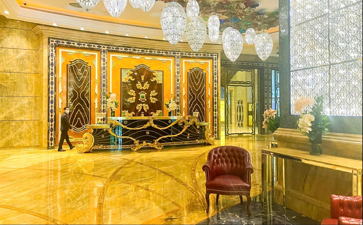 Khu vực sảnh thang máy tốc độ cao hiện đại tại Saigon Times Square