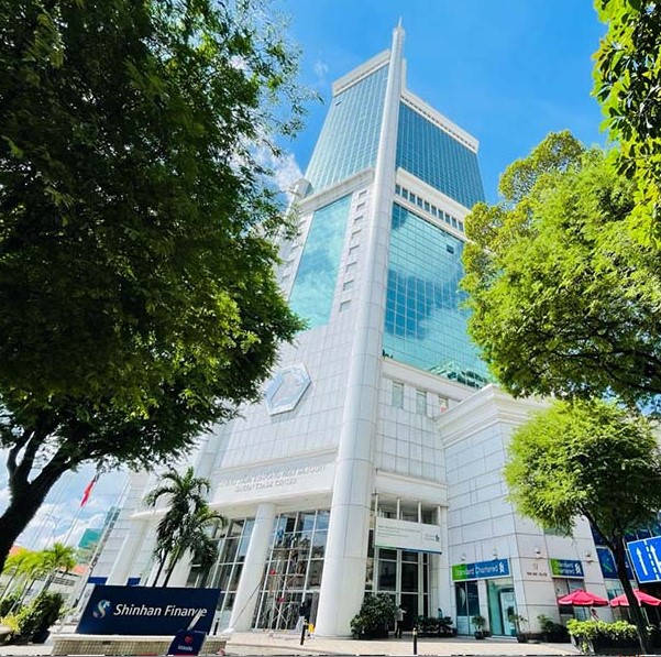 Lối vào tòa nhà Saigon Trade Center