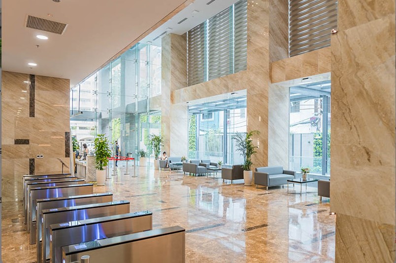 Sảnh đón lễ tân và cổng kiểm soát phân làn an ninh tại Sonatus Building