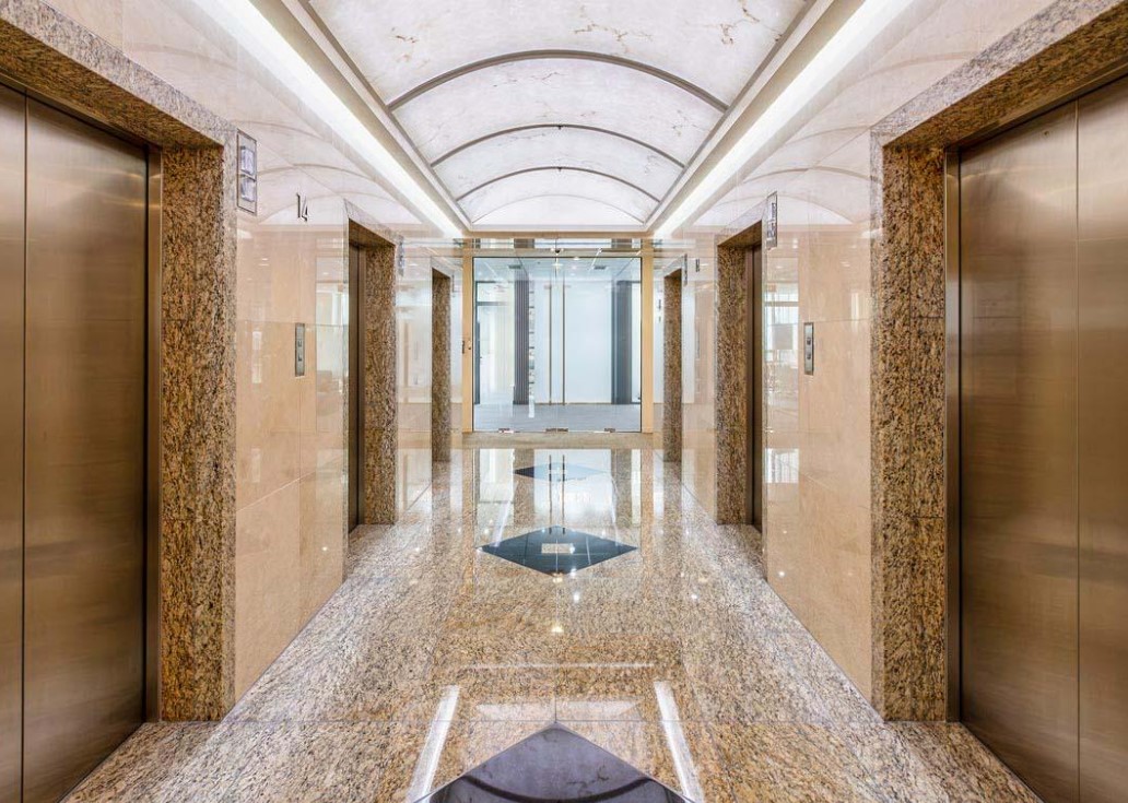 Sảnh thang máy vòm trần ốp đá granite tự nhiên tại Sun Wah Tower