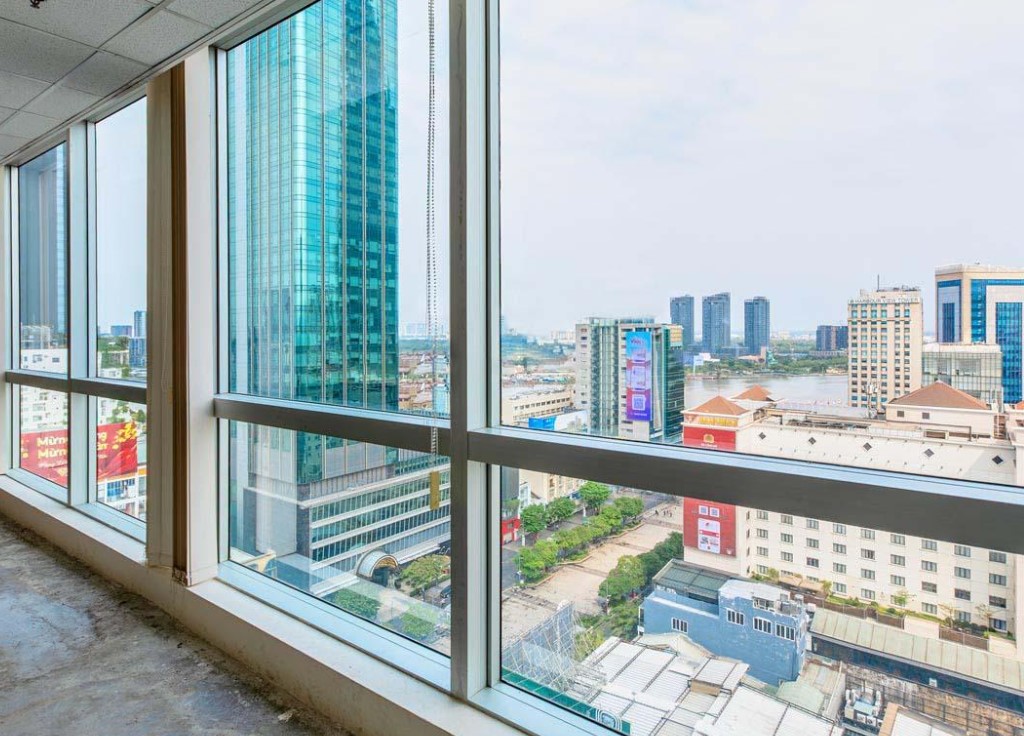 Tầm nhìn panorama từ tầng cao nhìn sang Times Square và sông Sài Gòn