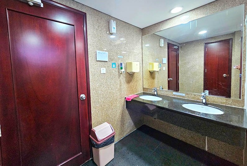 Khu Vực Sảnh Chờ & Sảnh Thang Máy Tầng Trệt