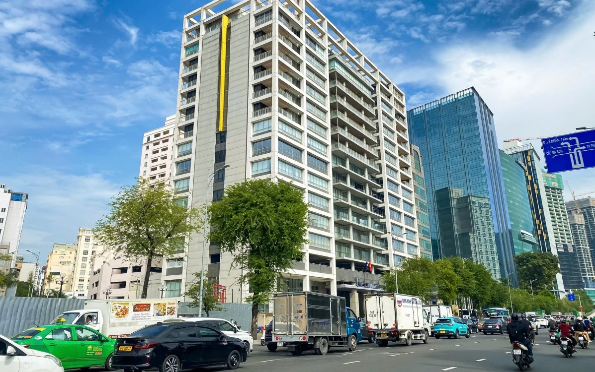 Toàn cảnh tòa nhà văn phòng The Landmark 18 tầng vươn cao trên đại lộ Tôn Đức Thắng ven sông Sài Gòn