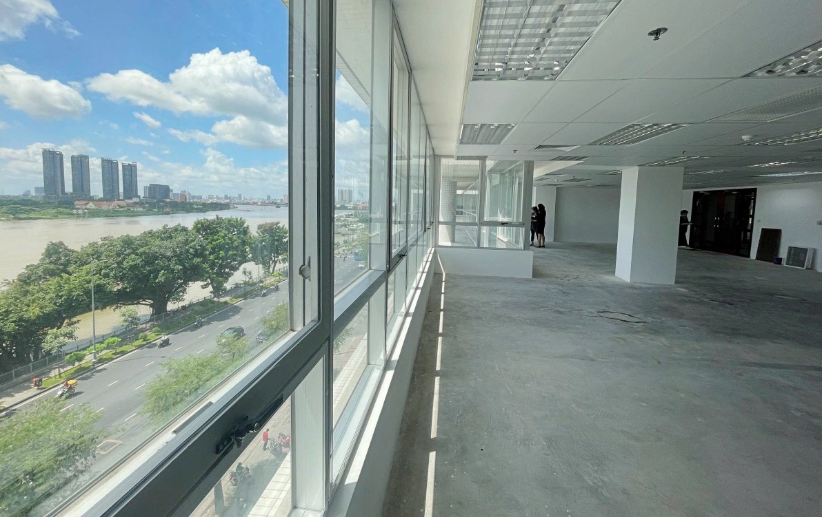 Tầm nhìn sông Sài Gòn khoáng đạt từ vách kính văn phòng The Landmark