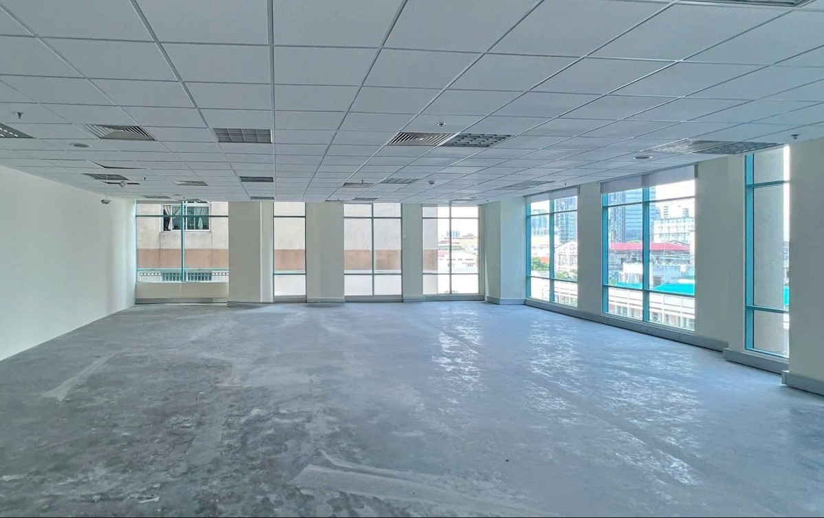 Mặt bằng sàn văn phòng vuông vức rộng rãi 1.500m2 ngập tràn ánh sáng tại The Metropolitan