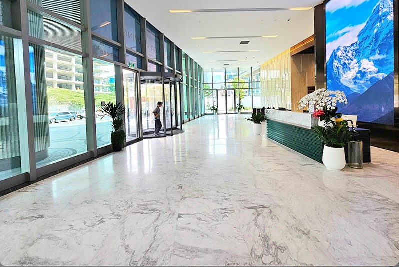 Lối Tiếp Cận Sảnh Chính Tòa Nhà