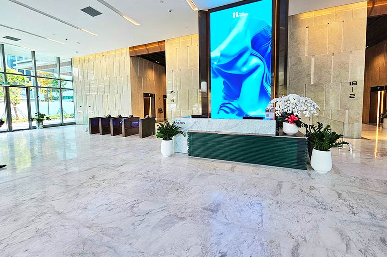 Quầy Lễ Tân Cẩm Thạch & Màn Hình LED
