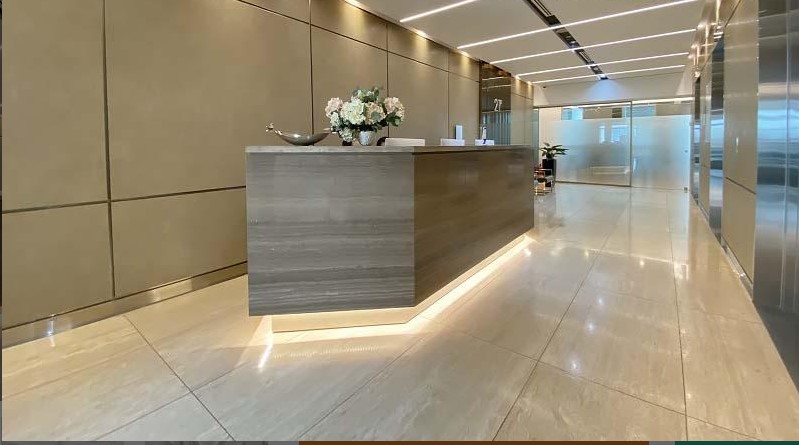 Lối Tiếp Cận Sảnh Chính Tòa Nhà