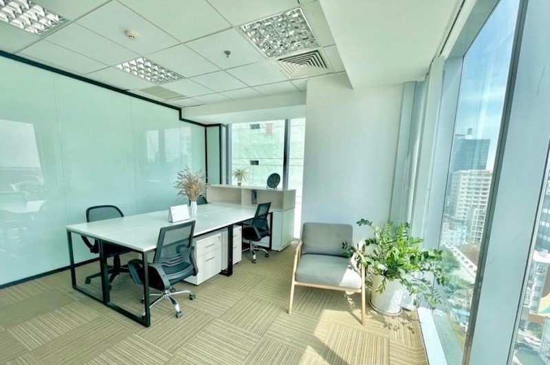 Văn phòng làm việc nội thất cao cấp có cây xanh sinh thái