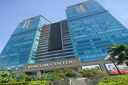 Lối tiếp cận sảnh chính và khối đế thương mại tòa nhà Vincom Center