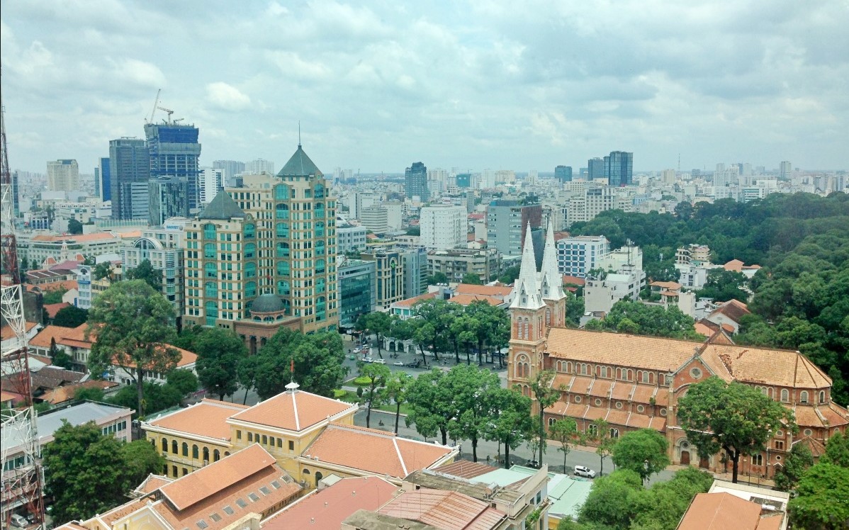Tầm nhìn panorama hướng về Nhà thờ Đức Bà và Bưu điện Thành phố